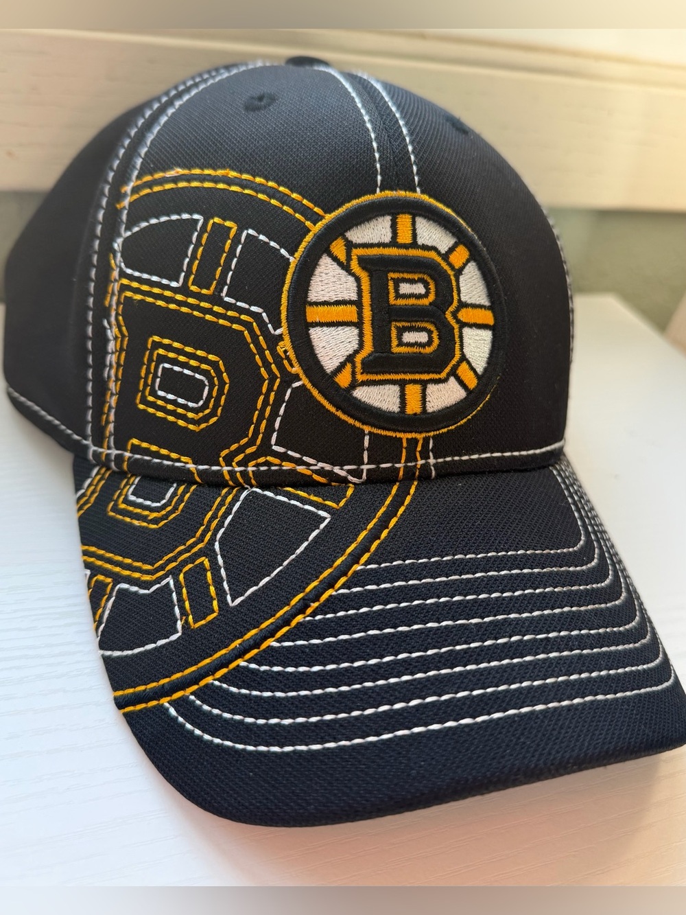 Reebok NHL Boston Bruins Center Ice Fitted Hat Cap L/XL